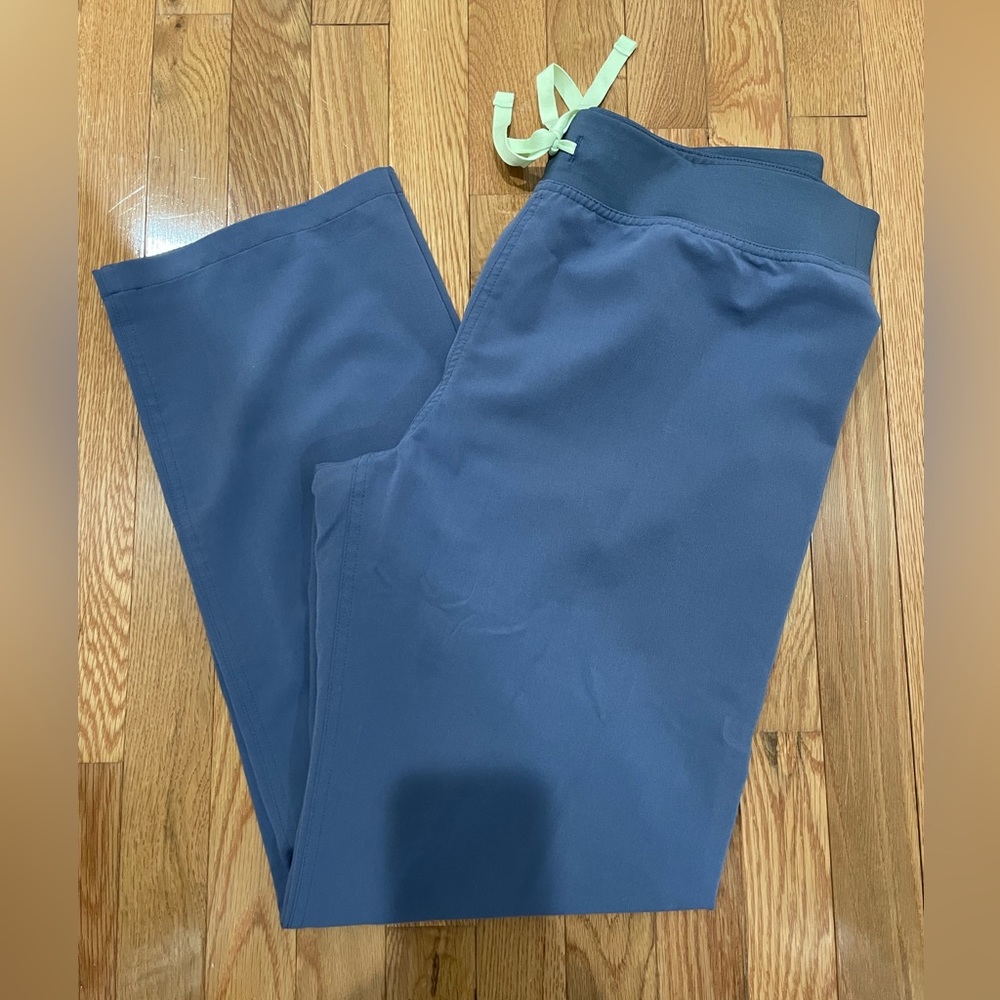 Figs basic scrub pants in space navy size medium